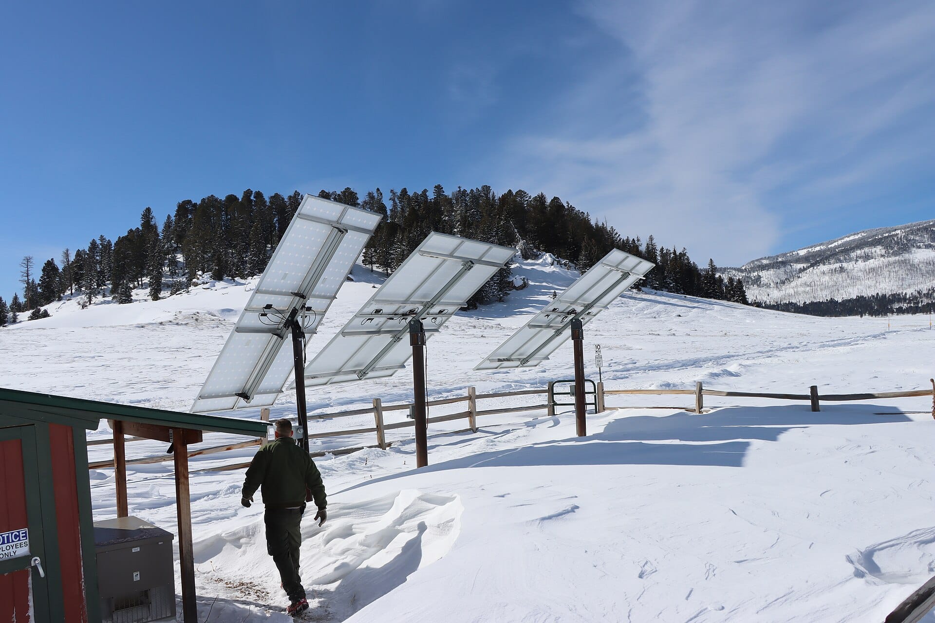 ¿Cuánto producen las placas solares en otoño e invierno? Sol, nubes, lluvia y rendimiento real
